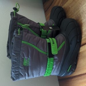 NWT Sorel Youth Flurry Snow Boots Size 4